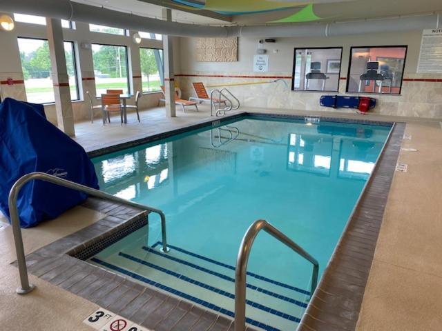 Holiday Inn Express Moline - Quad Cities Area By Ihg Exterior photo