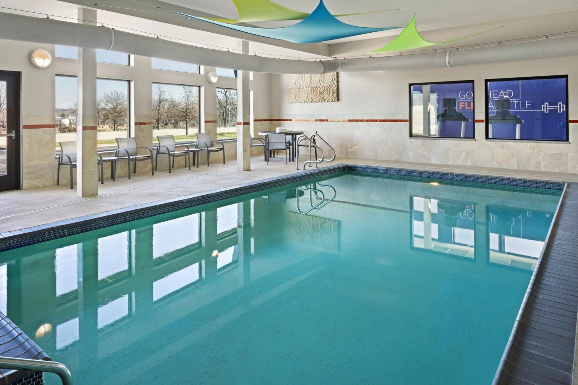 Holiday Inn Express Moline - Quad Cities Area By Ihg Exterior photo